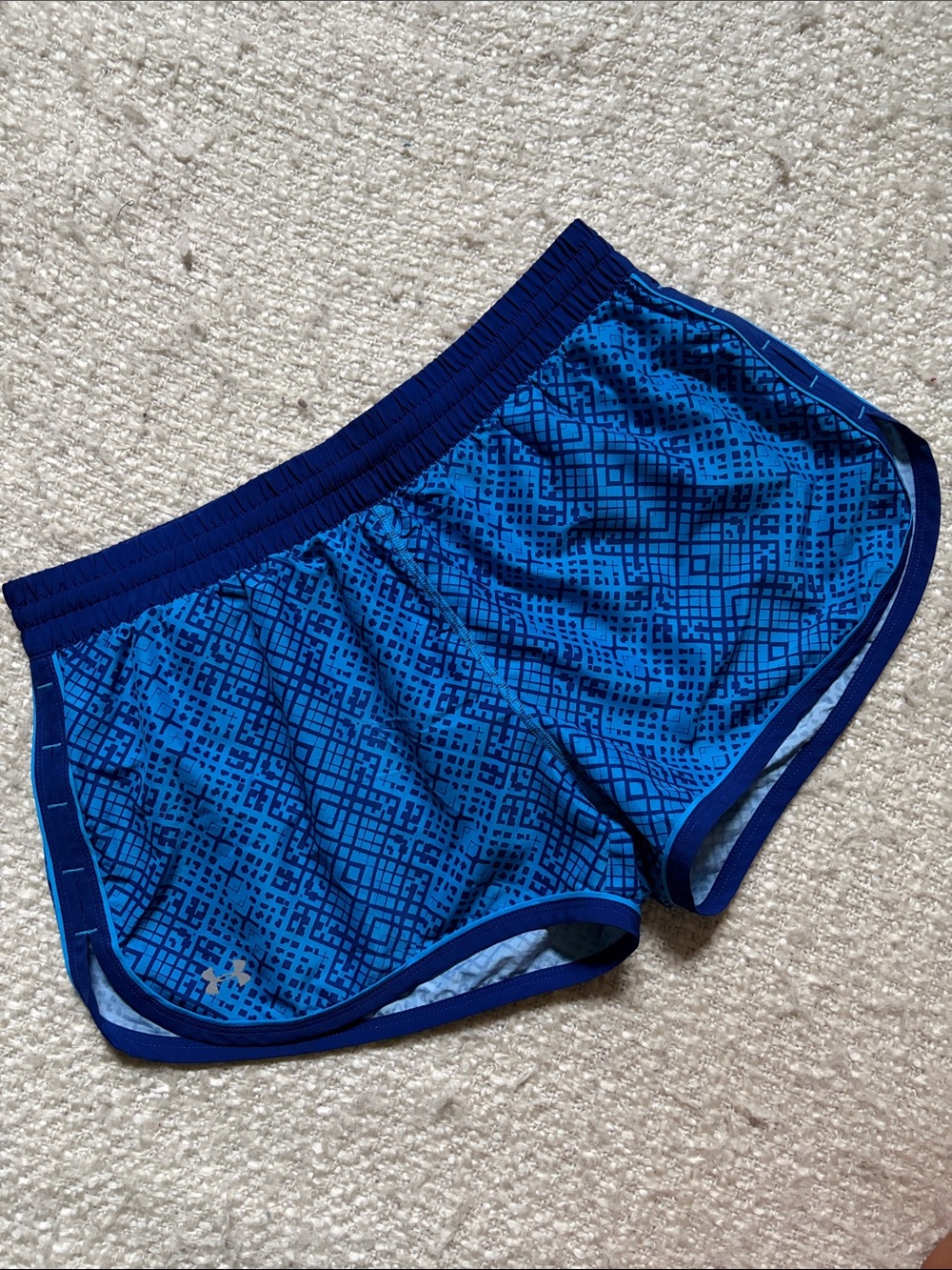 ⚽️ UNDER ARMOUR HEAT GEAR WOMENS SIZE MEDIUM ATHLETIC SHORTS